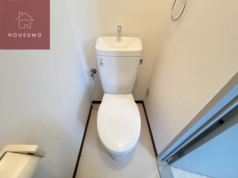 物件内観写真9　(ゆったりとした空間のトイレです)