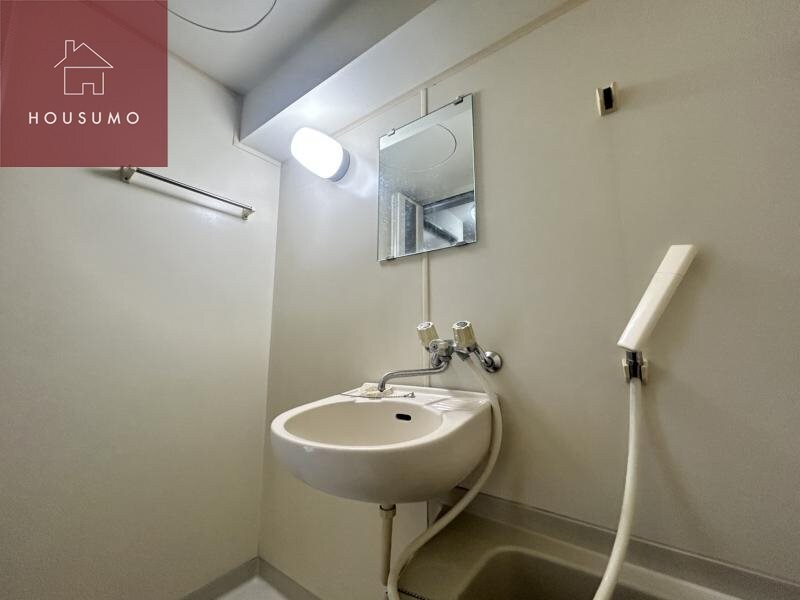 物件内観写真19　(広い洗面スペース)