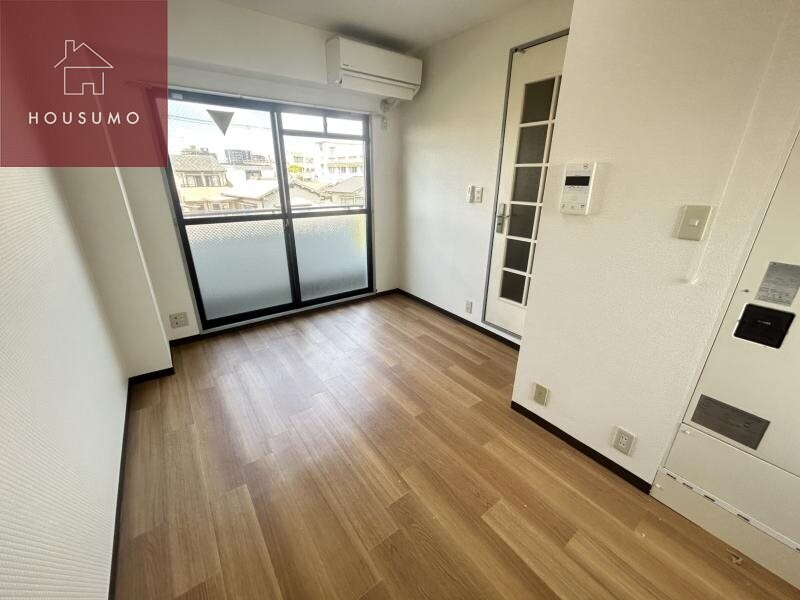 物件内観写真21　(明るい洋室です)