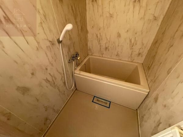 物件内観写真6　(日々の疲れを癒すお風呂付です)