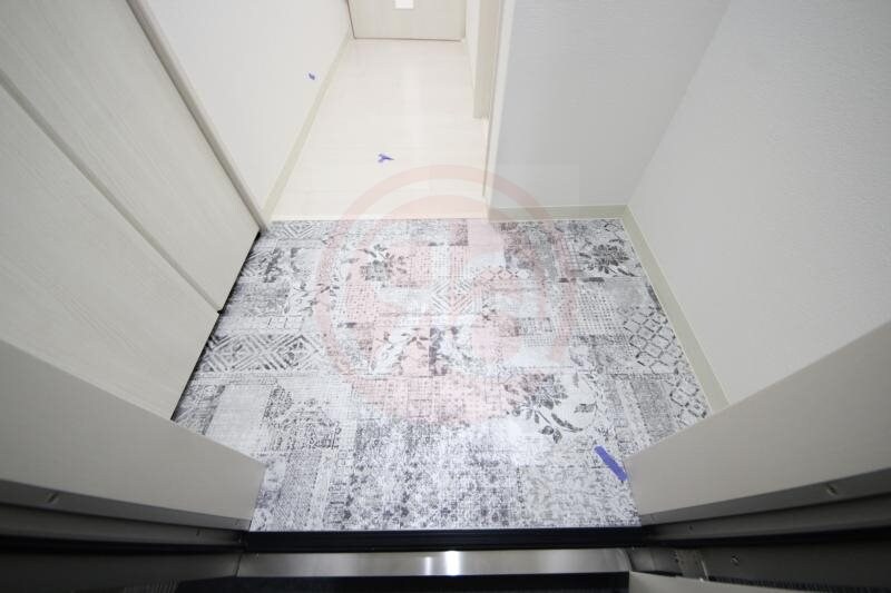 物件内観写真12　(ゆったりとした玄関です)