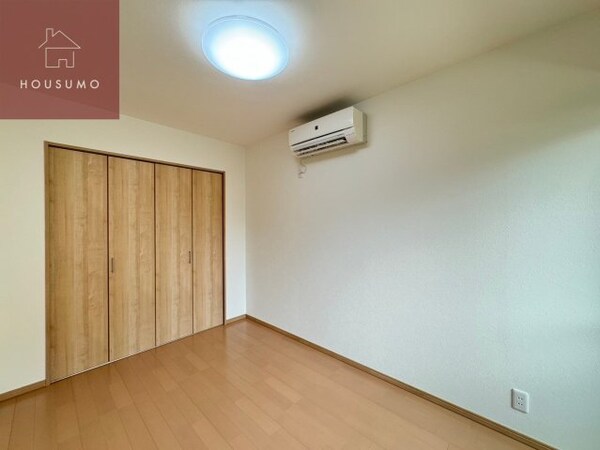 洋室(落ち着いた色調の洋室です)