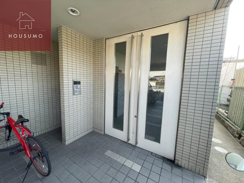 物件外観写真2　(エントランスです)