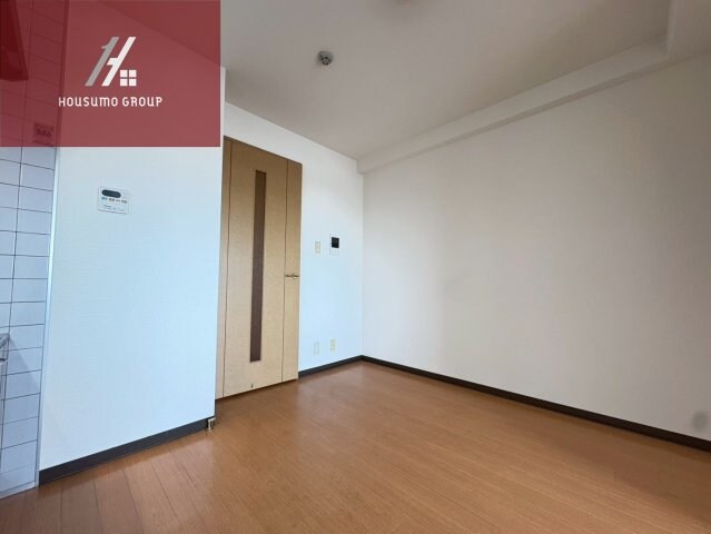 物件内観写真6　(こちらの居間で趣味の時間をお楽しみください)