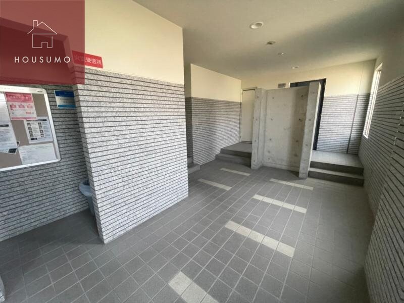 物件外観写真3　(清潔なロビーです)