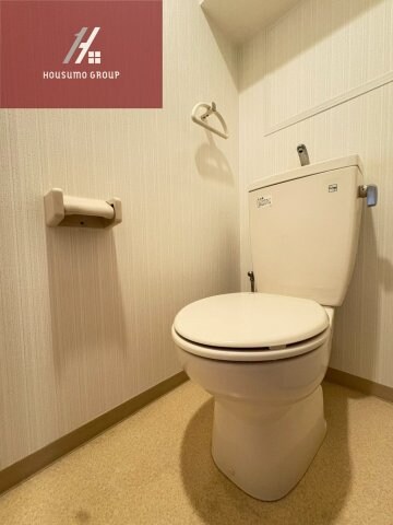 物件内観写真9　(シンプルで使いやすいトイレです)