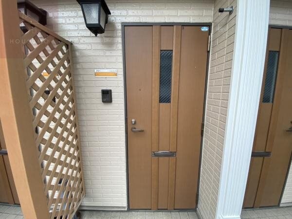 玄関(毎日通る玄関はこちらです)