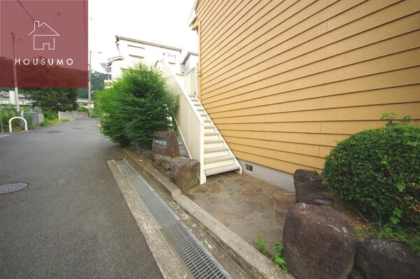 エントランス(落ち着いたエントランスです)