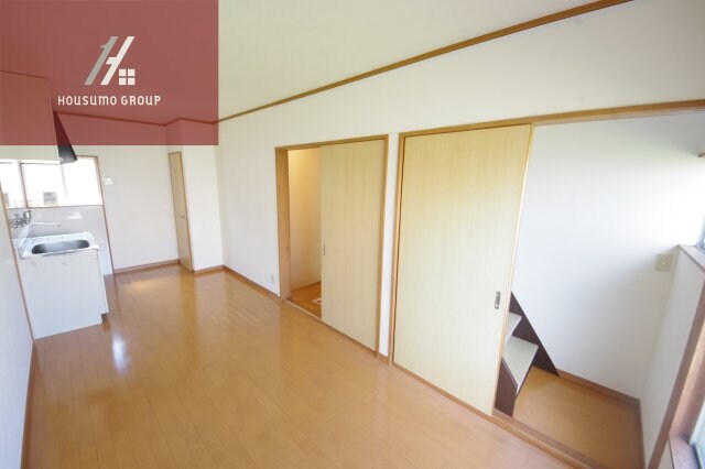 物件内観写真16　(ゆったりとした居間です)