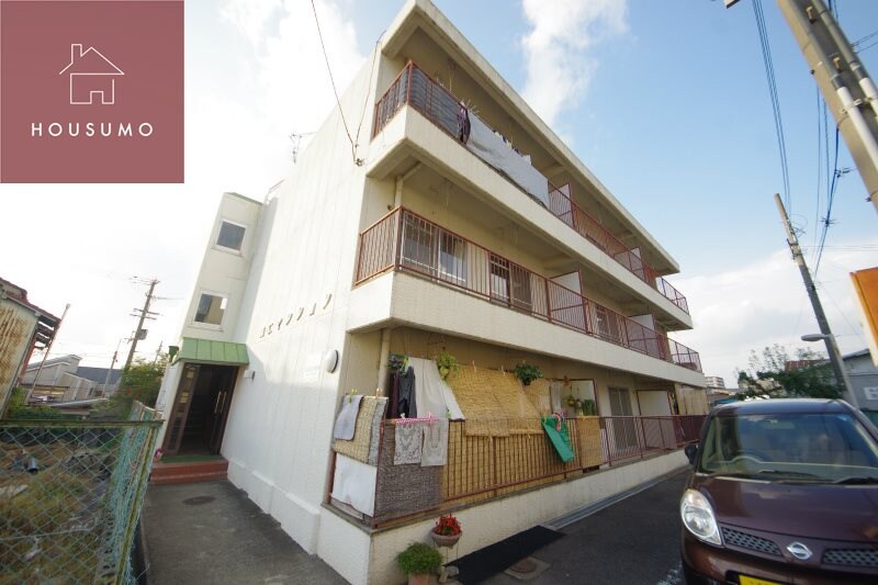 物件外観写真1　(外観は落ち着いています)