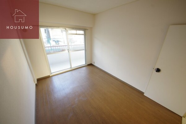 寝室(落ち着いて過ごせるお部屋なので、寝室にいかがでしょうか)