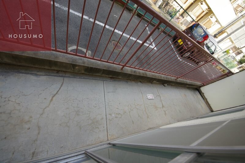 物件内観写真14　(お洗濯にも便利なバルコニー付き)