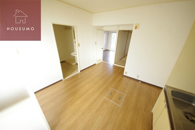 物件内観写真16　(ゆったりとした居間です)