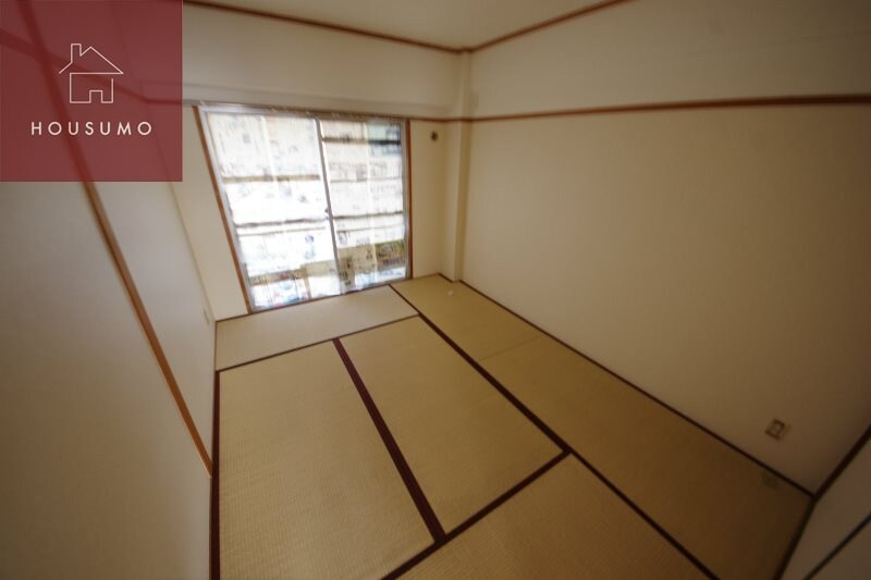 物件内観写真24　(開放的な寝室です)