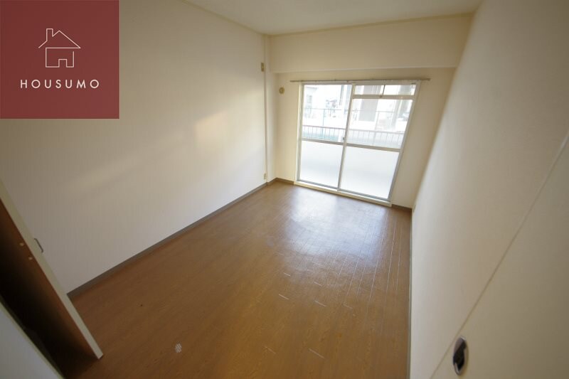 物件内観写真9　(開放的な寝室です)