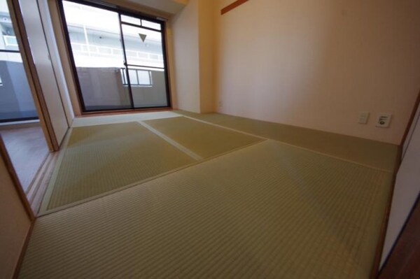 和室(ゆったりとくつろげる和室です)