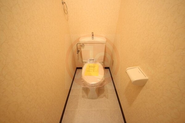 トイレ(落ち着いた色調のトイレです)