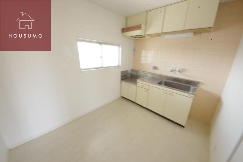 物件内観写真5　(こちらのリビングで趣味の時間をお楽しみください)