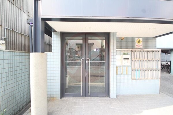 エントランス(ゆとりのあるエントランスです)