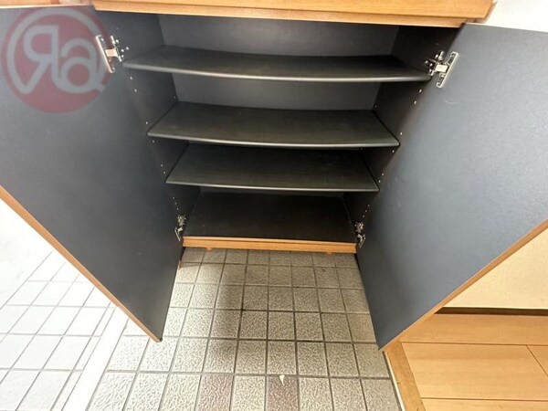 収納(同施工会社・同型モデルの室内です。（参考写真・イメージ写真）)