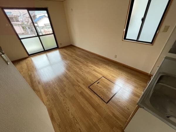 物件内観写真4　(おしゃれなリビングです)