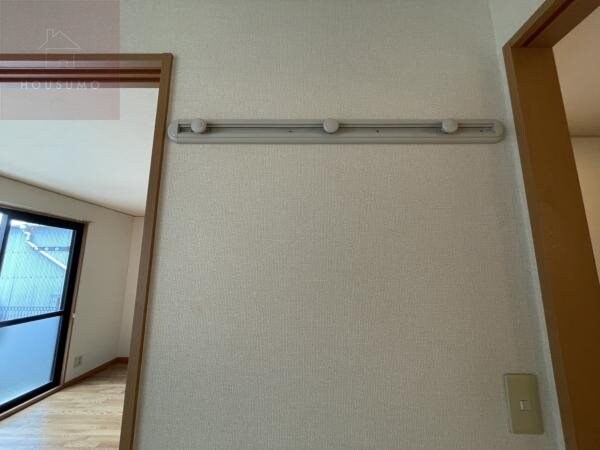 建物設備(服をかけることができます)