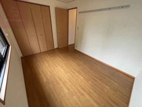 物件内観写真25　(明るい洋室です)