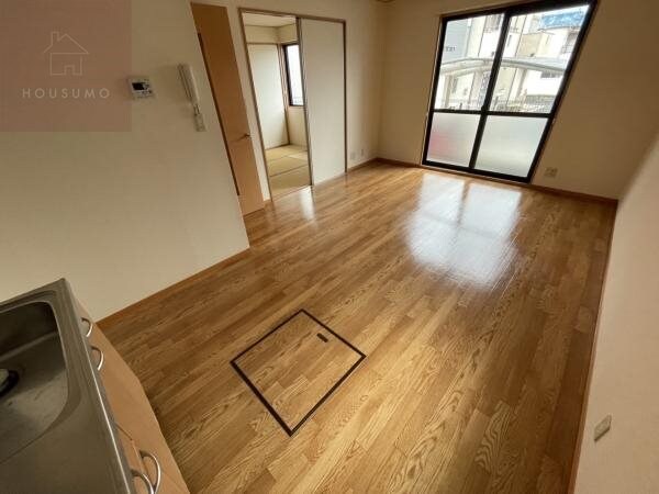 物件内観写真26　(ゆったりとしたリビングです)