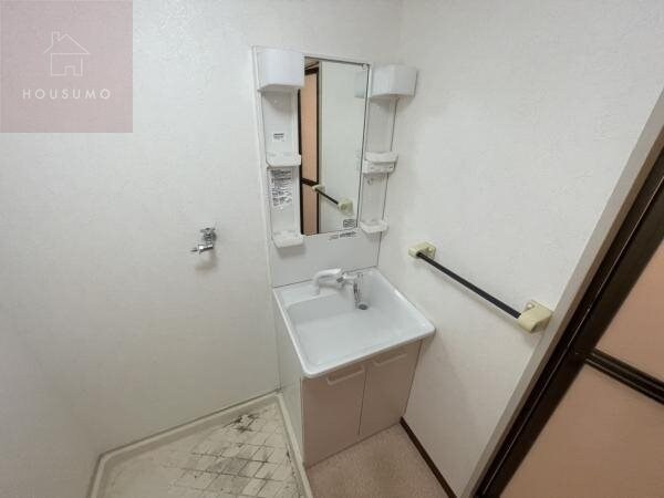 独立洗面台(独立洗面台、朝の身支度には欠かせません)