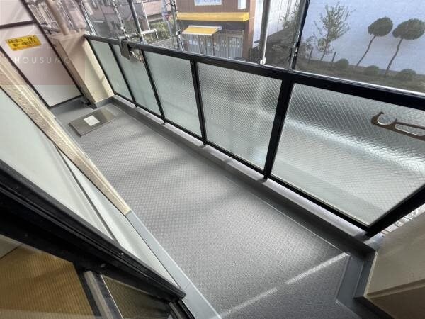 バルコニー(外からの目が気にならないバルコニーで洗濯物が干せます)