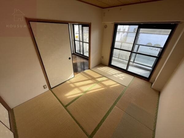 物件内観写真20　(和室があれば、来客や子供用のスペースとして活躍します)