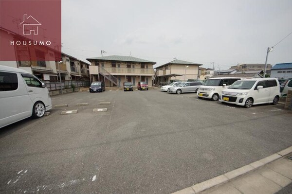 駐車場(駐車場に車を止められます)