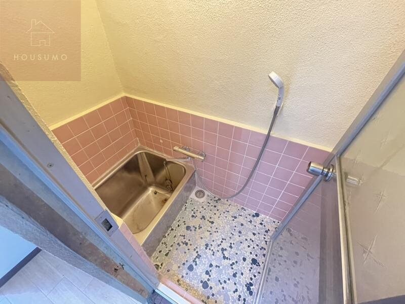 物件内観写真7　(日々の疲れを癒すお風呂付です)