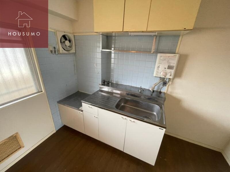 物件内観写真6　(コンパクトなキッチンで掃除もラクラク)