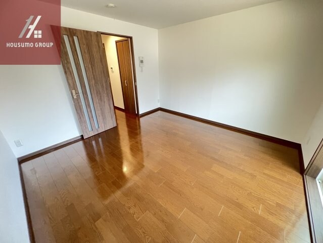 物件内観写真6　(開放的な寝室です)