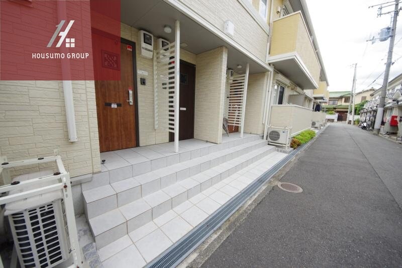 物件外観写真2　(落ち着いた雰囲気の外観です)