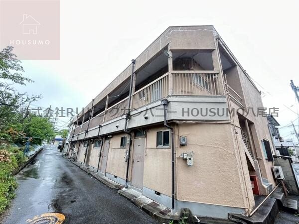 物件外観写真1　(落ち着いた雰囲気の外観です)