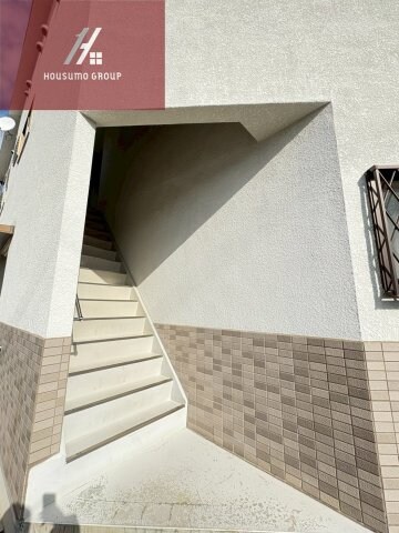 物件外観写真2　(毎日通るエントランスはこのようになっています)