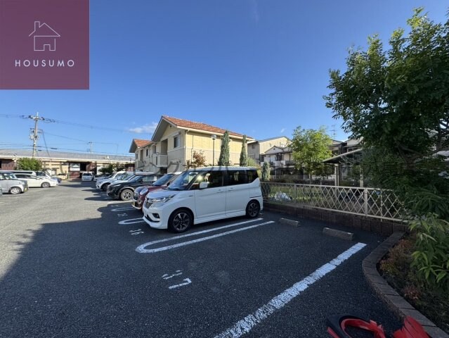 物件外観写真2　(駐車場があります)
