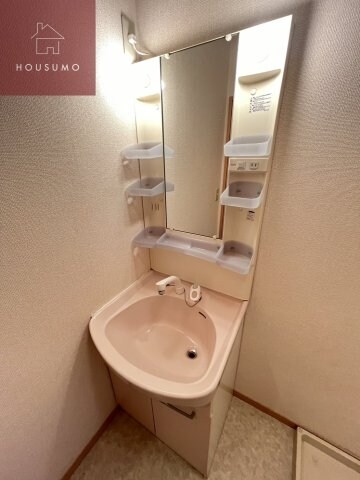 物件内観写真16　(使いやすい独立洗面台です)