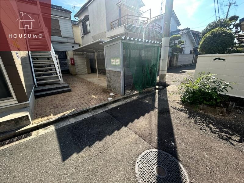 物件外観写真2　(清潔なエントランスです)