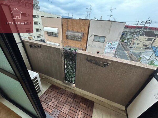 バルコニー(外からの目が気にならないバルコニーで洗濯物が干せます)