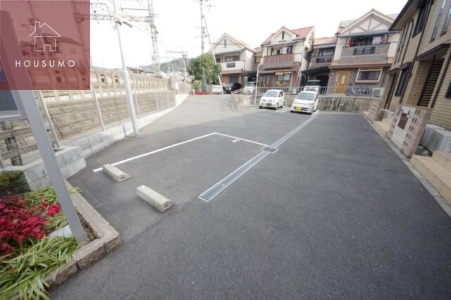 物件外観写真2　(駐車場があります)