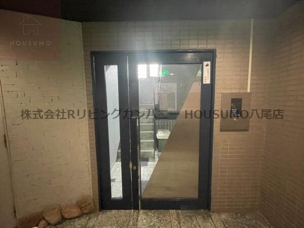 物件外観写真2　(清潔なロビーです)