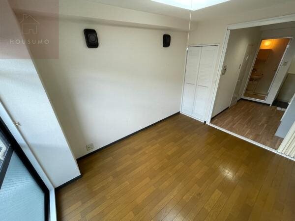 物件内観写真4　(ゆったりとした居間です)