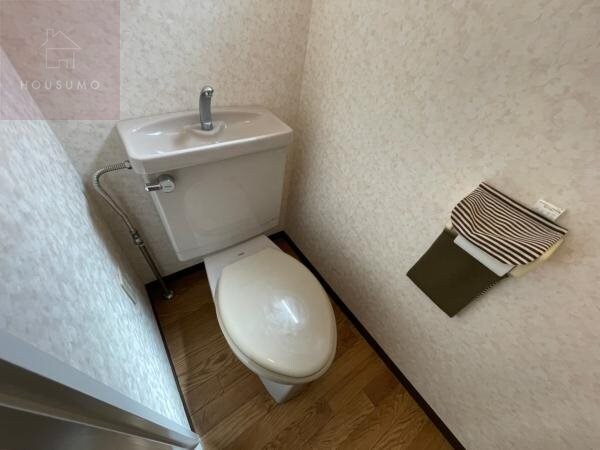 物件内観写真8　(落ち着いた色調のトイレです)