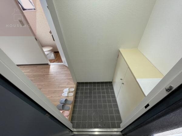 物件内観写真9　(ゆったりとした玄関です)