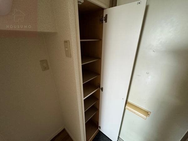 物件内観写真26　(たっぷりとした収納スペースです)