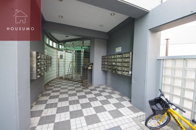 物件外観写真2　(駐車場があるので、車を買う予定の方も安心です)