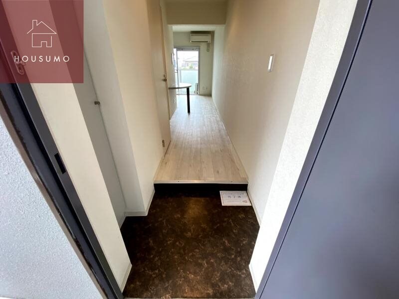 物件内観写真9　(ゆったりとした玄関です)